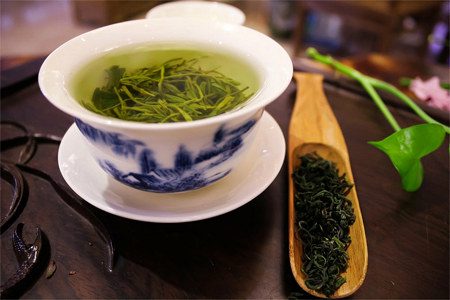 The benefits and harms of green tea, how to brew it?