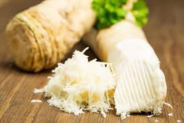 The benefits and harms of horseradish, recipes