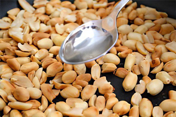 The benefits and harms of peanuts, and its calorie content