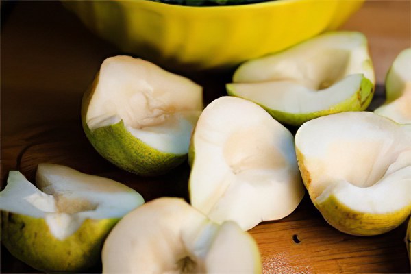 The benefits and harms of pears