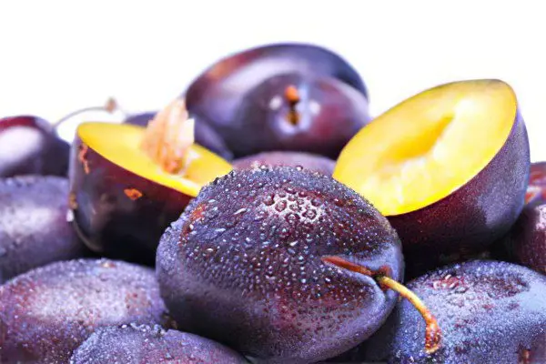 The benefits and harms of plums