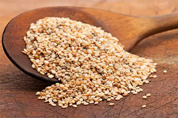 The benefits and harms of sesame seeds for health