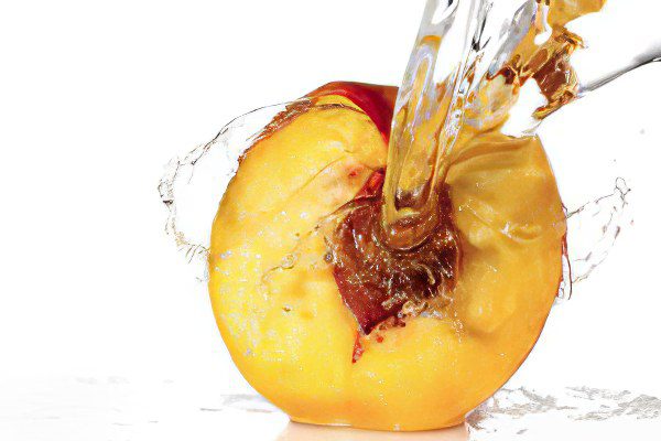 The benefits of peach for men and women, composition, possible harm