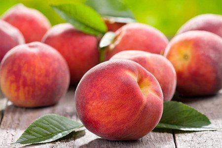 The benefits of peach for men and women, composition, possible harm