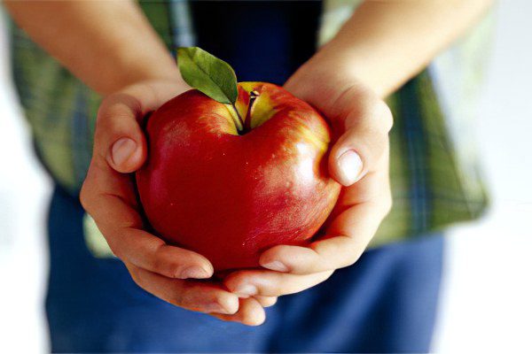 The health benefits and harms of apples