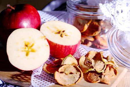 The health benefits and harms of apples