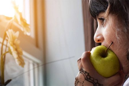 The health benefits and harms of apples