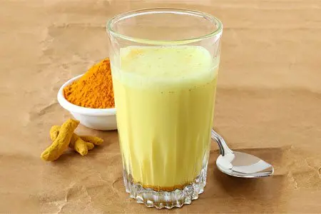 Turmeric with kefir at night: benefits, recipes