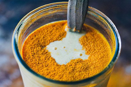 Turmeric with kefir at night: benefits, recipes