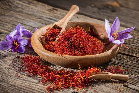 Useful properties of saffron and its contraindications