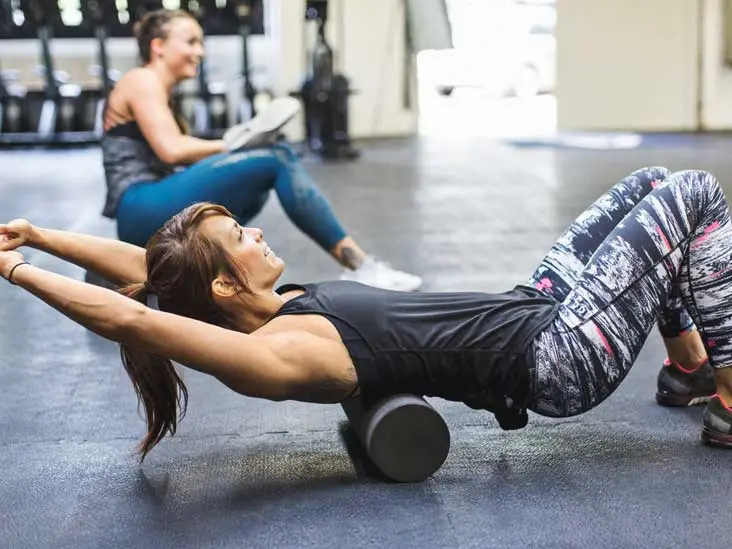 What is a foam roller in fitness and how to use it in training?