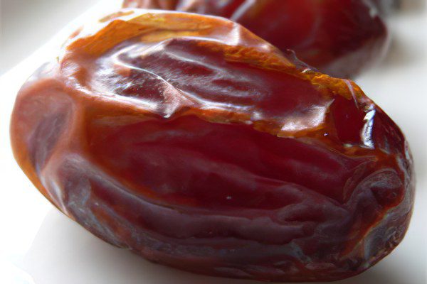 When can you eat dates, and when not, and how much?