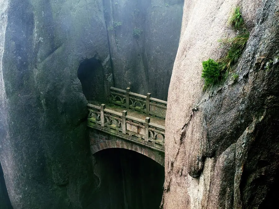 10 amazing bridges where nature and time are frozen