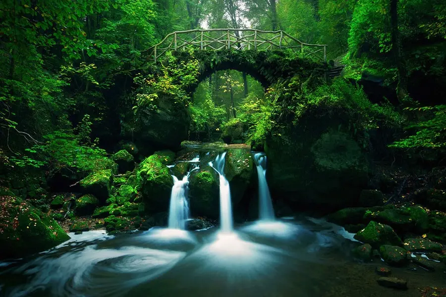 10 amazing bridges where nature and time are frozen