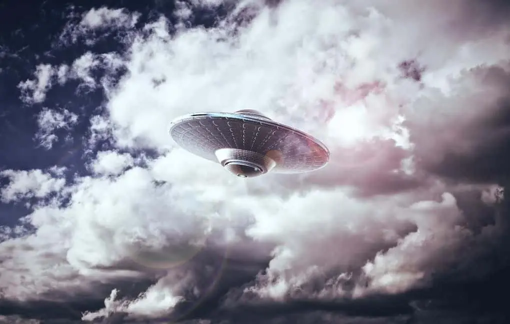 10 Bizarre Facts That Might Make You Believe Alien Life Exists