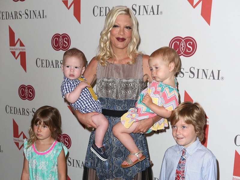 10 celebrity mothers of many children whose figures do not tell that they gave birth