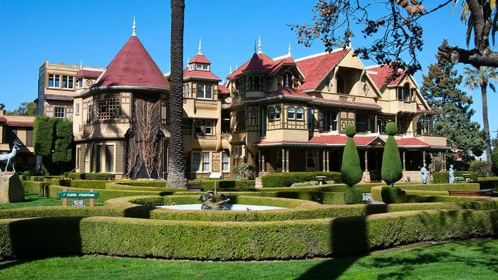 10 famous haunted houses