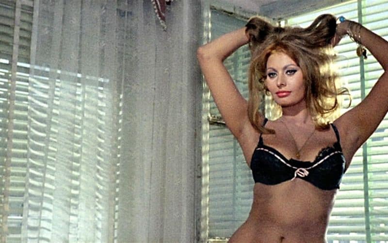 10 famous scenes of world cinema that excite the male imagination