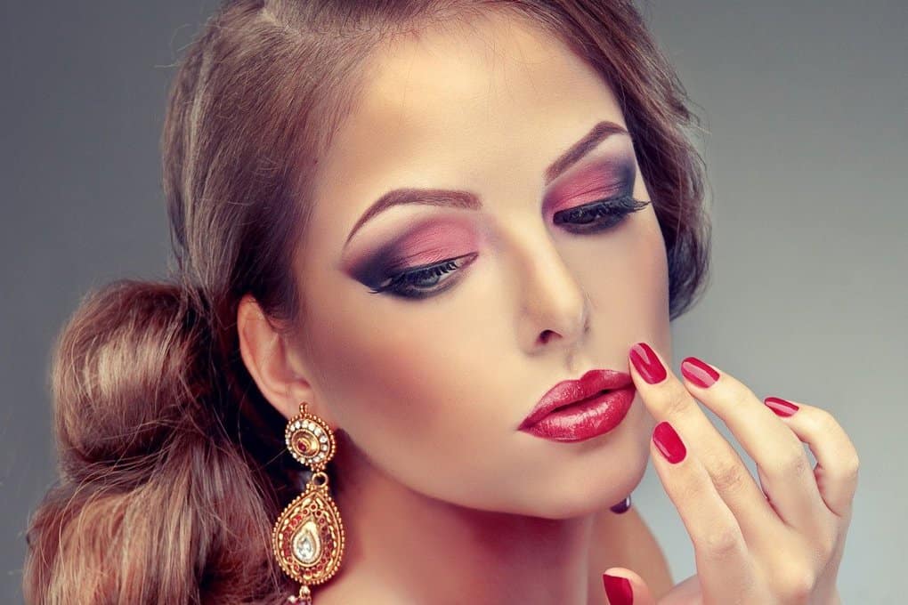 10 features of female makeup that annoy men