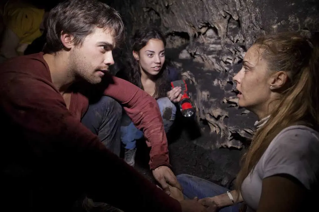 10 Horror Movies About Tourists Like The Descent