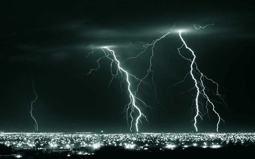 10 important rules that will help you survive during a thunderstorm