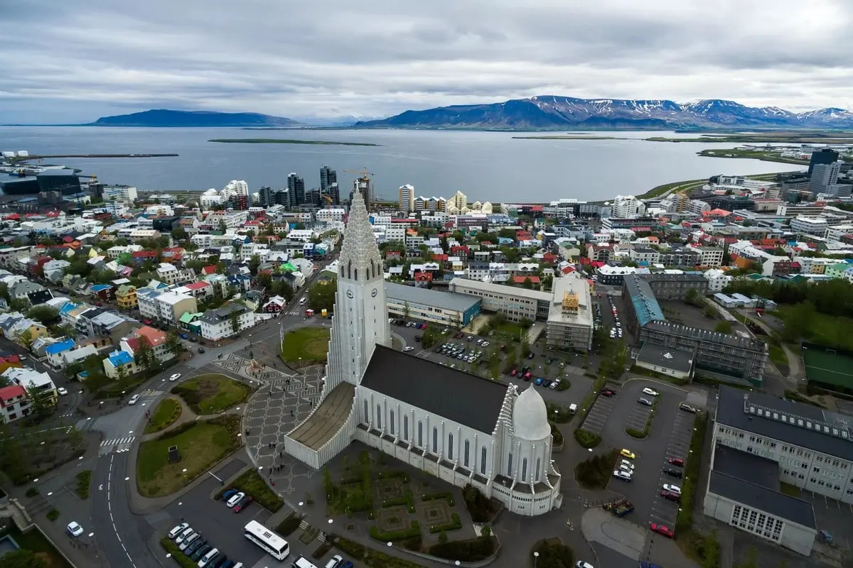 10 interesting facts about Iceland - a country with fascinating natural beauty