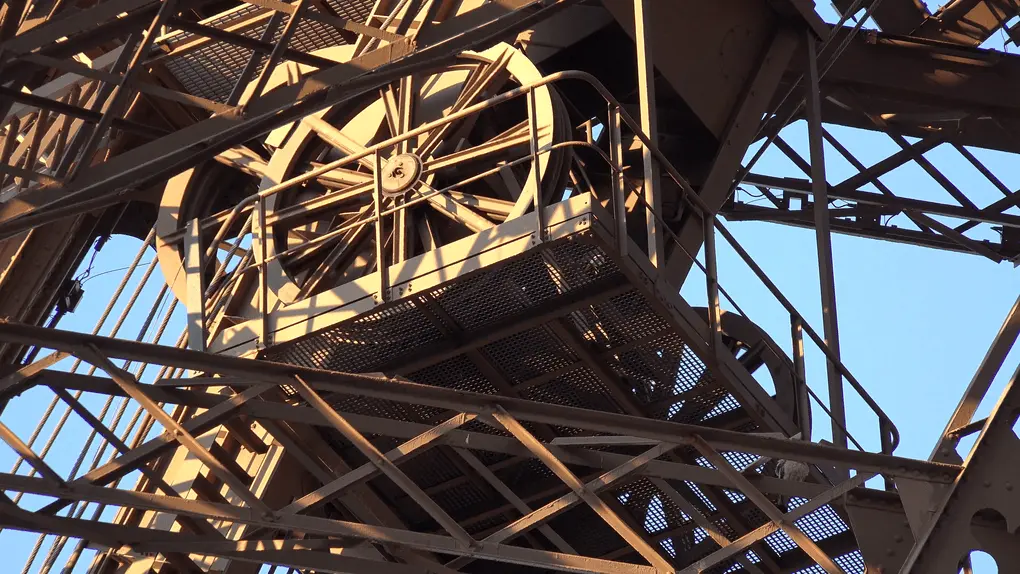 10 interesting facts about the Eiffel Tower