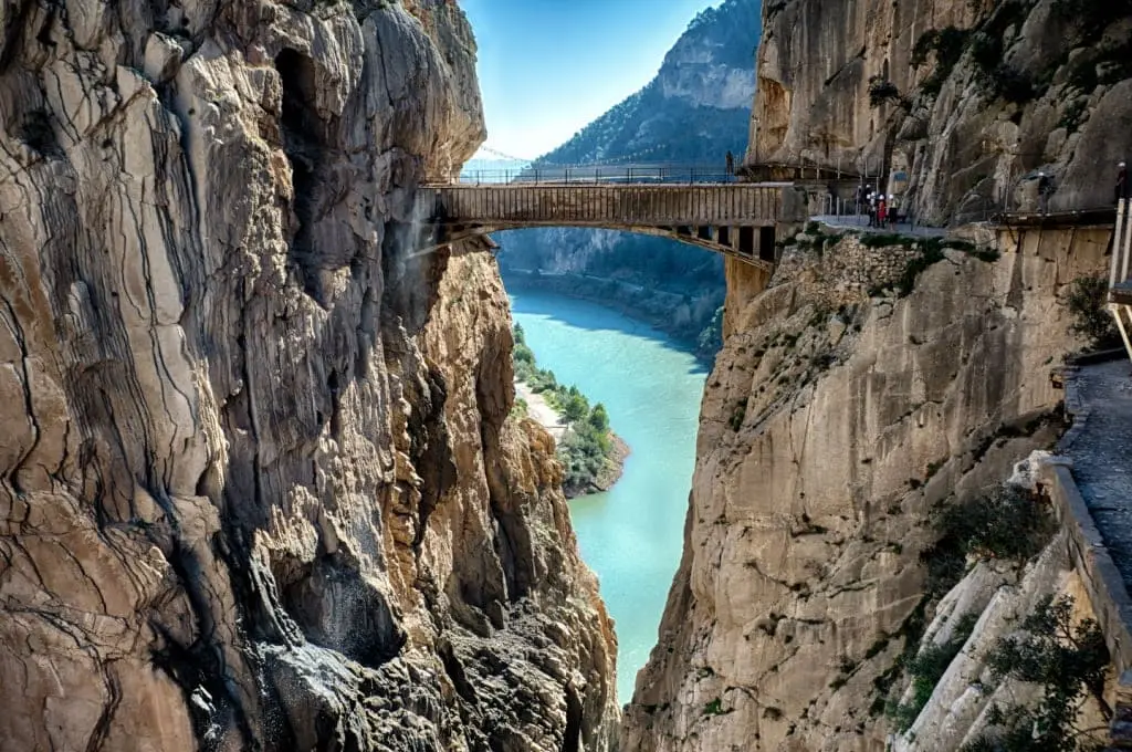 10 most dangerous bridges in the world