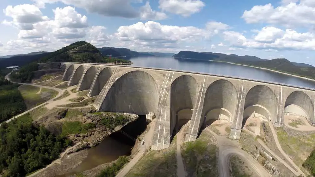 10 of the largest and most mesmerizing dams in the world