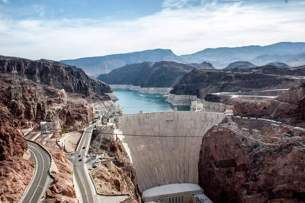 10 of the largest and most mesmerizing dams in the world