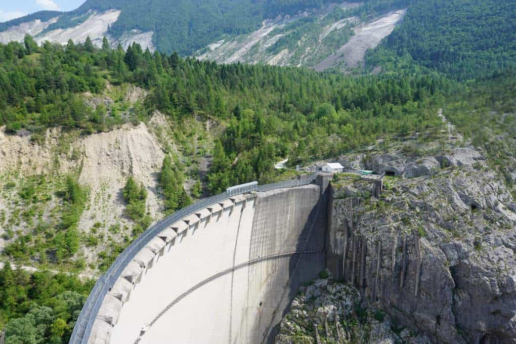 10 of the largest and most mesmerizing dams in the world