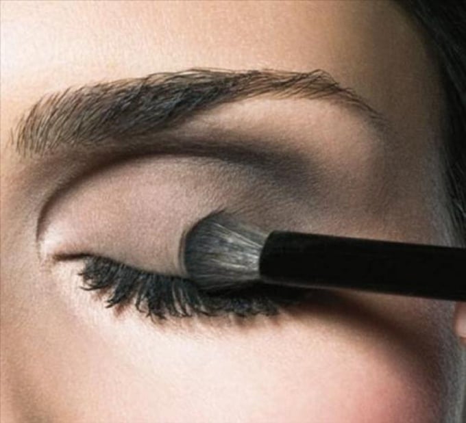 10 principles of makeup with an overhanging upper eyelid