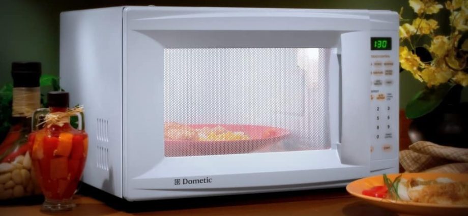 10 reasons not to use the microwave