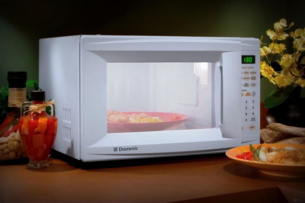 10 reasons not to use the microwave