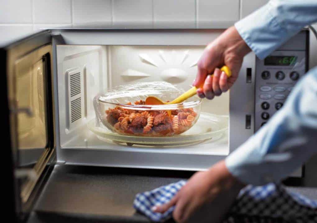 10 reasons not to use the microwave