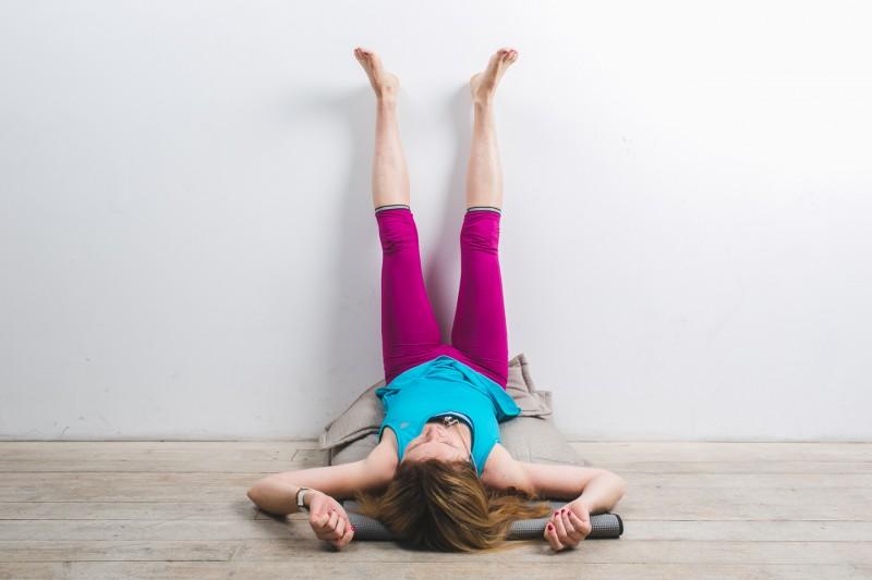 10 reasons to lie upside down before bed every day