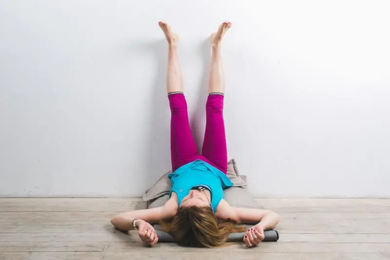 10 reasons to lie upside down before bed every day