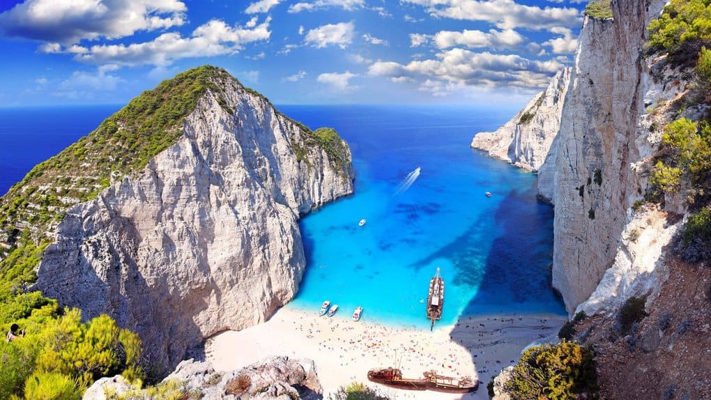 10 reasons to visit Greece