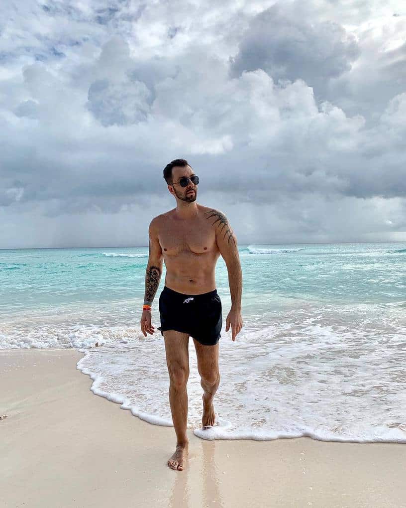 10 Russian male stars with a perfect body