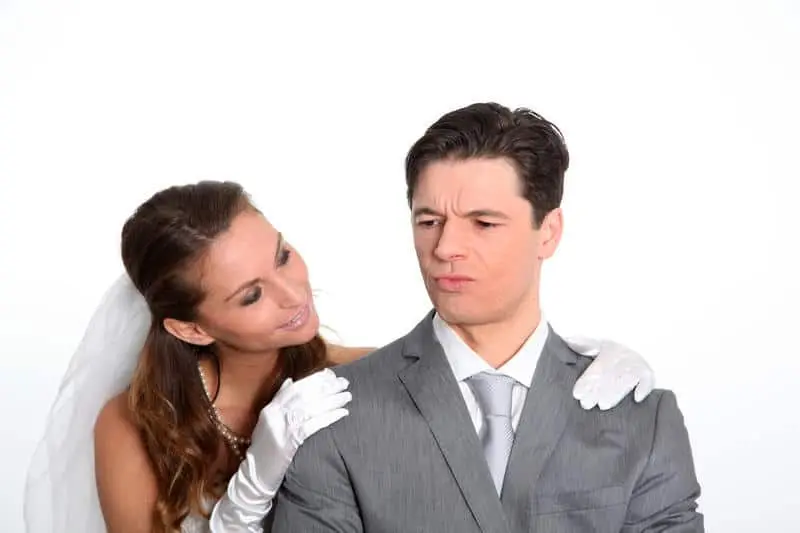 10 signs your husband is cheating