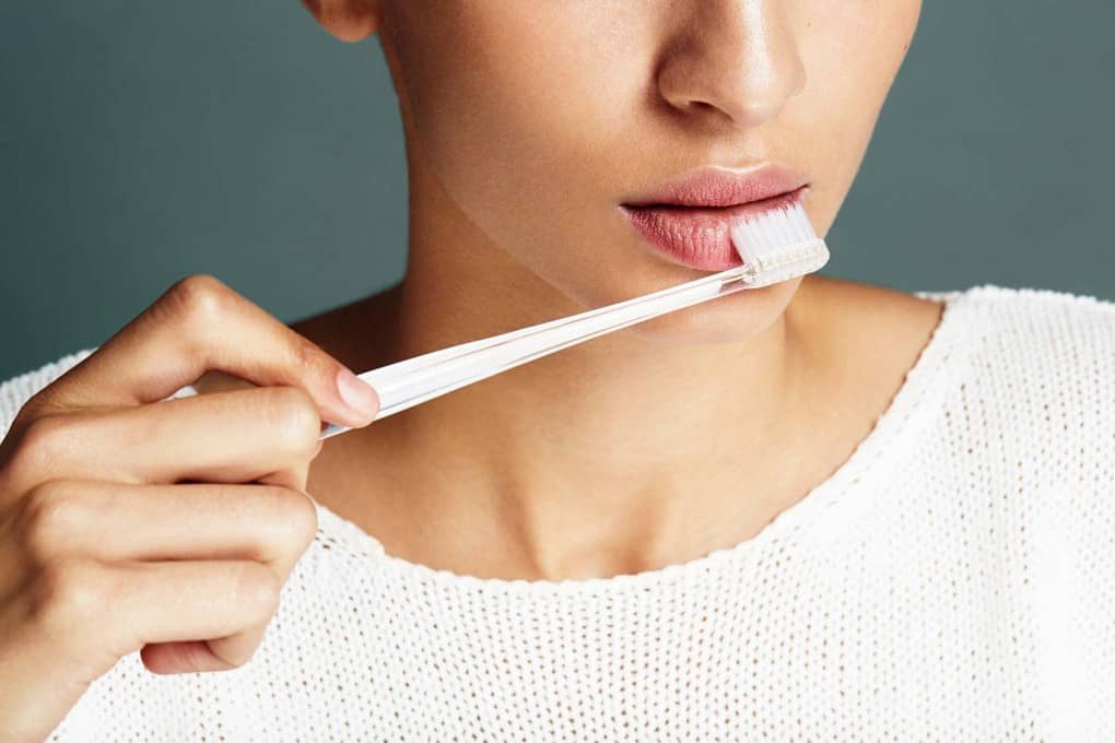 10 Unconventional Uses for a Toothbrush in Skincare