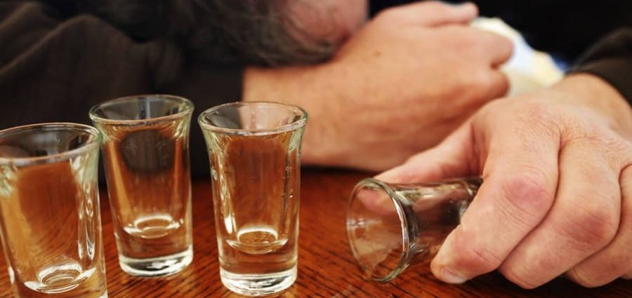 10 warning signs that tell you it&#8217;s time to stop drinking alcohol