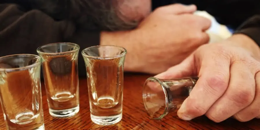 10 warning signs that tell you its time to stop drinking alcohol