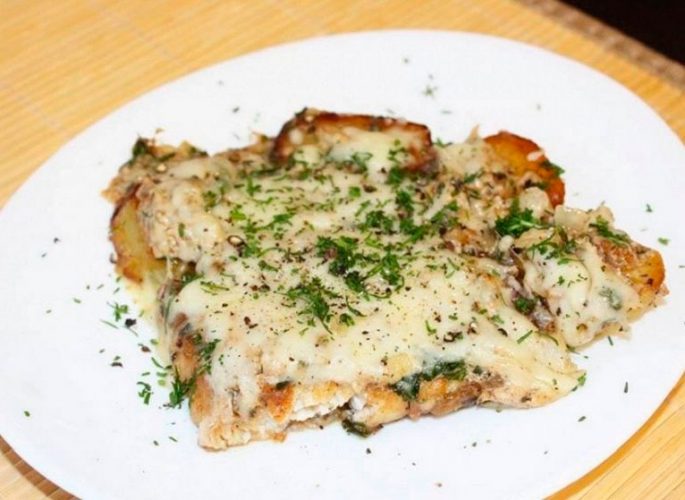 Baked sturgeon in the oven: delicious recipes whole and in pieces