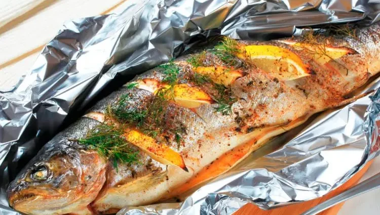 Baked trout in the oven in foil: delicious recipes