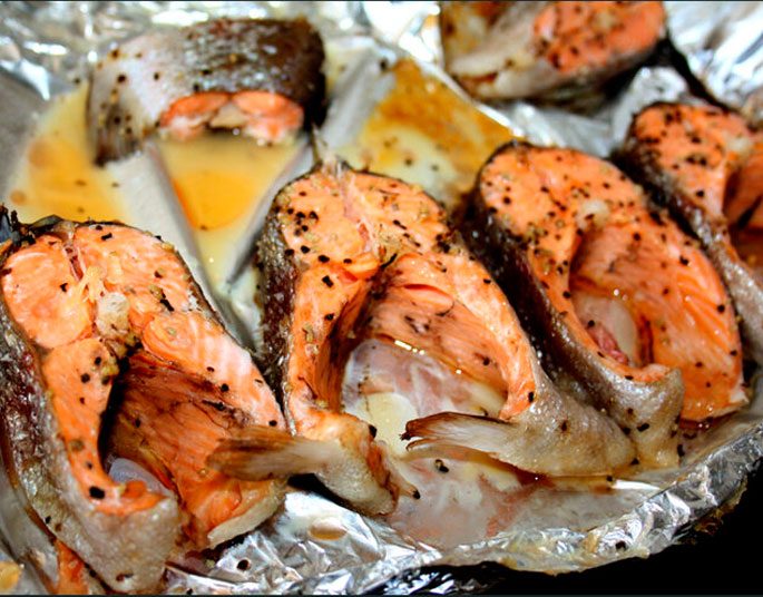 Baked trout in the oven in foil: delicious recipes