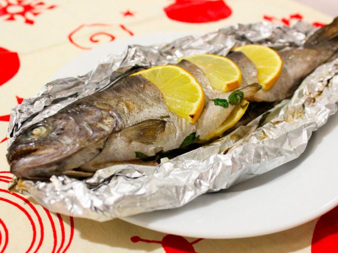 Baked trout in the oven in foil: delicious recipes