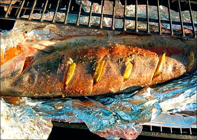 Baked trout in the oven in foil: delicious recipes