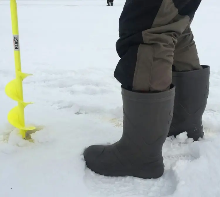 Boots for winter fishing: how to choose and the warmest models