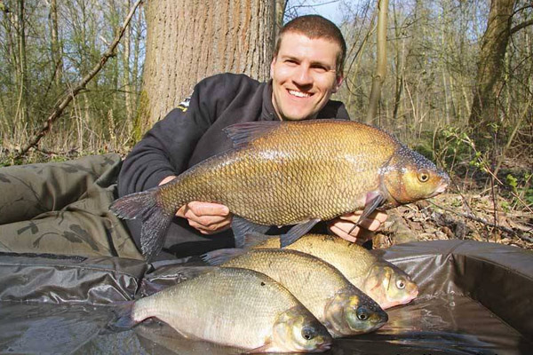 Bream fishing: tackle, time, where to catch and bait